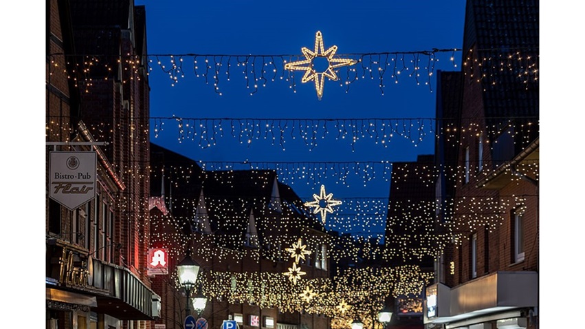 A Christmastime Poem by Gigi Ryan, Sung to the Tune of ‘Sterling’