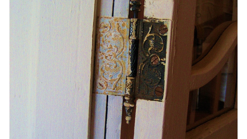 ‘Gossiping Hinges’ and Other Poems by LaVern Spencer McCarthy