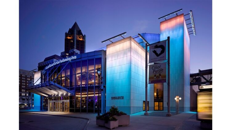 'Seeing Shen Yun in Milwaukee': A Poem by Yulia Nova 1 Marcus Performing Arts Center, in Milwaukee (public domain)