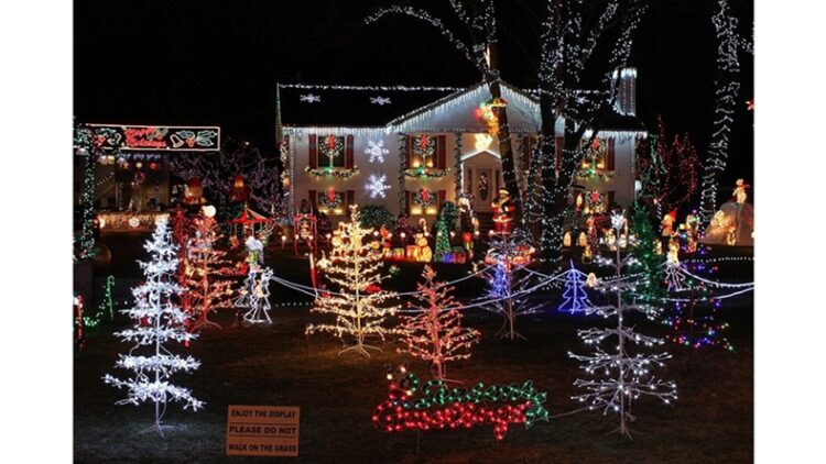 photo of Christmas lights on a house (public domain)