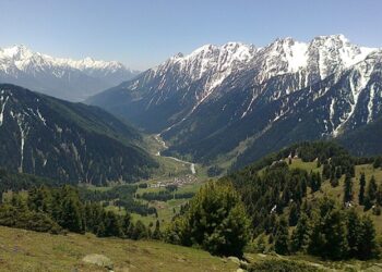 ‘Winter Looms’: A Poem by Robert Elkins