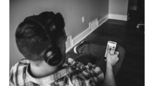 ‘The Cautionary Tale of Phone Addicted Mimi’: A Poem by Paul A. Freeman