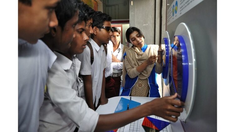 'A Paradox': A Poem by Shamik Banerjee 1 photo of students at Birla Industrial & Technological Museum (Biswarup Ganguly)